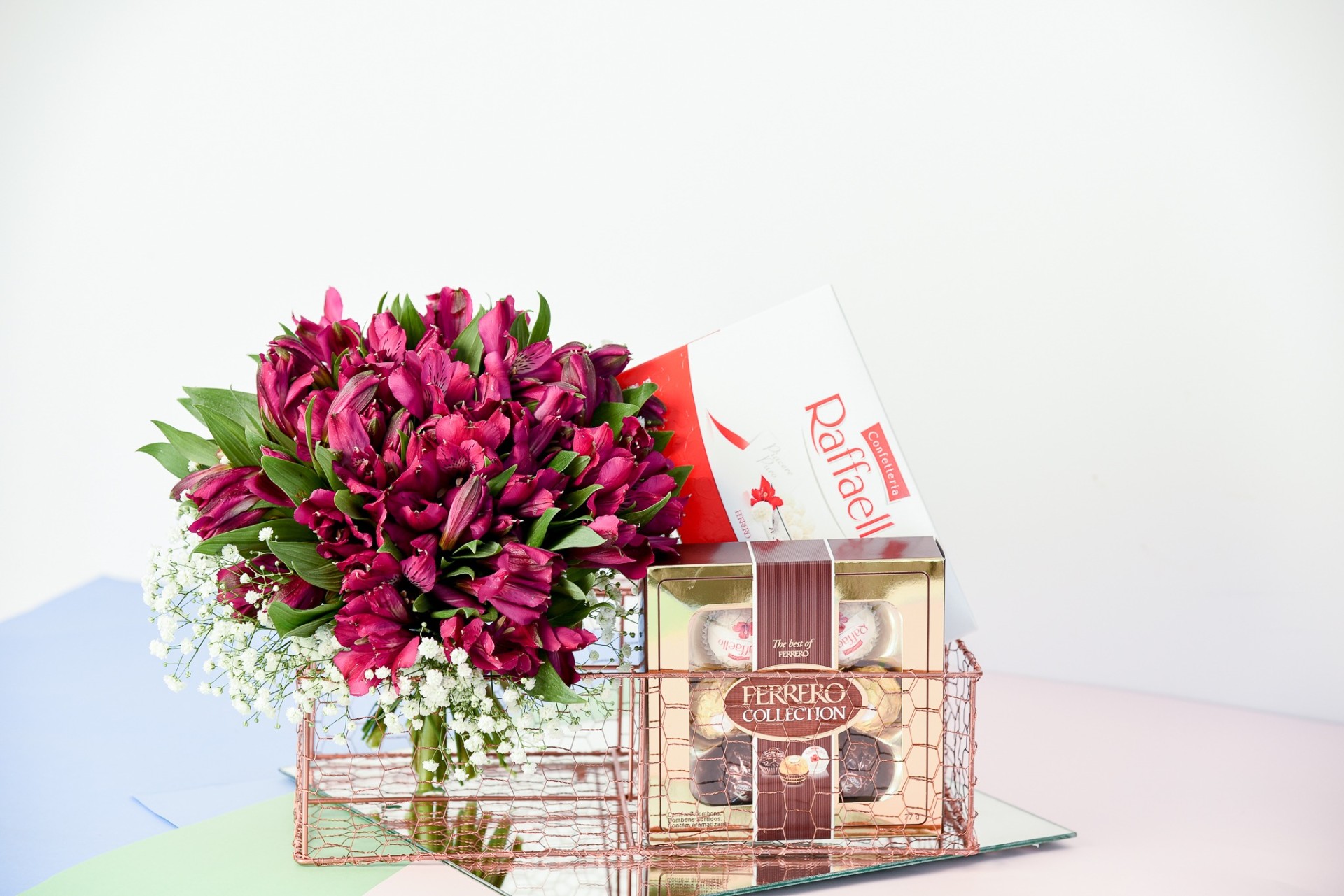 Cesta Especial 14 — Ferrero e astromélias pink