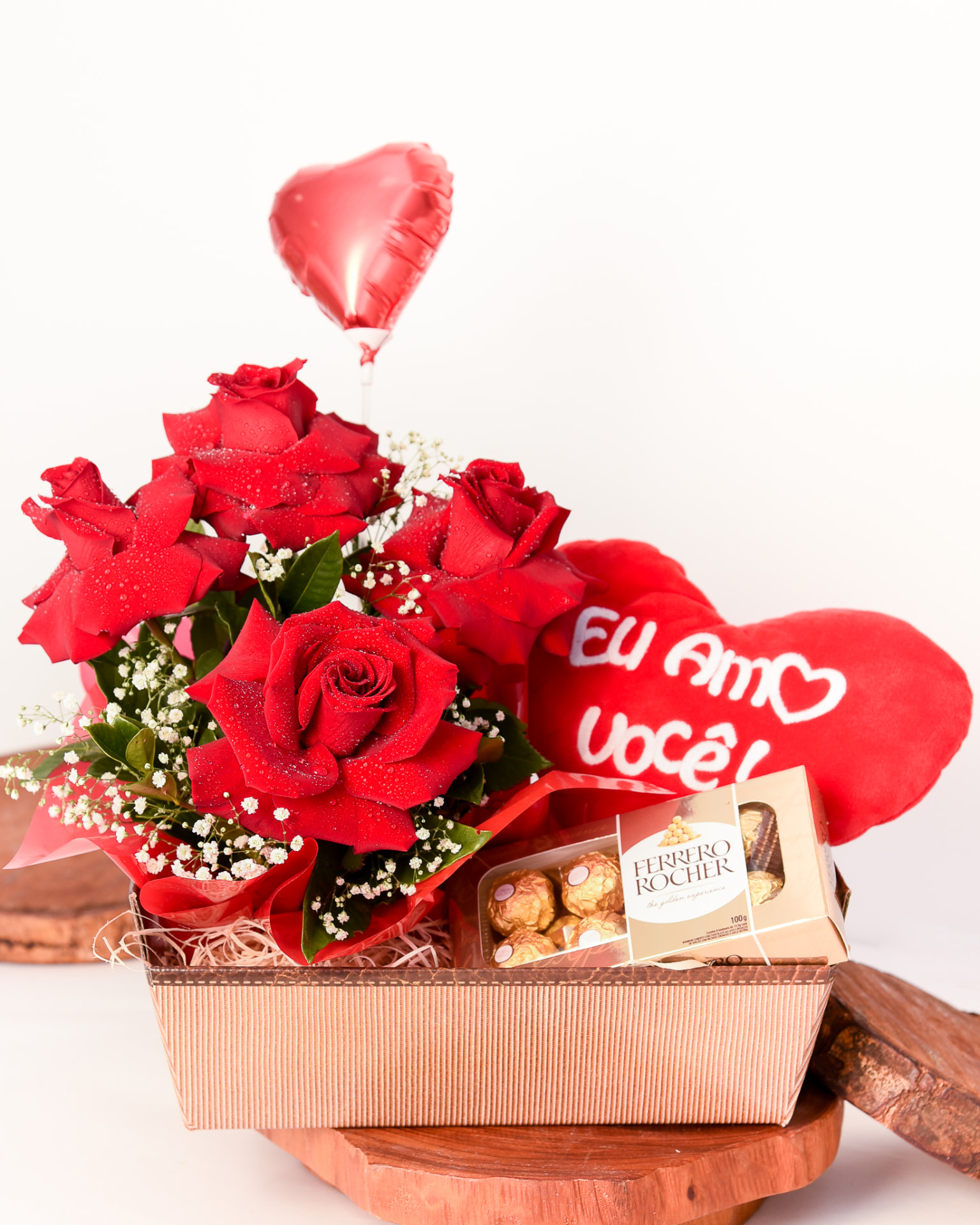 Arranjo Especial 06 — Rosas com Ferrero e Balão