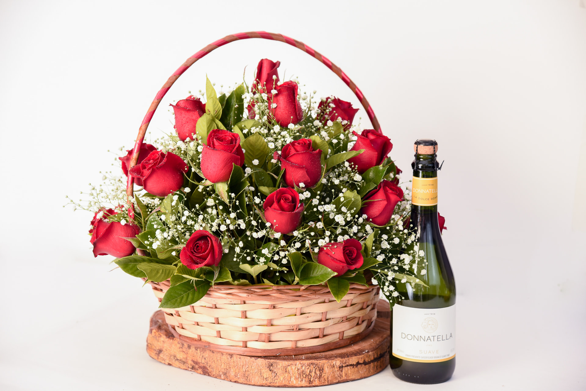 Arranjo Especial 05 — Cesta de Rosas com Espumante